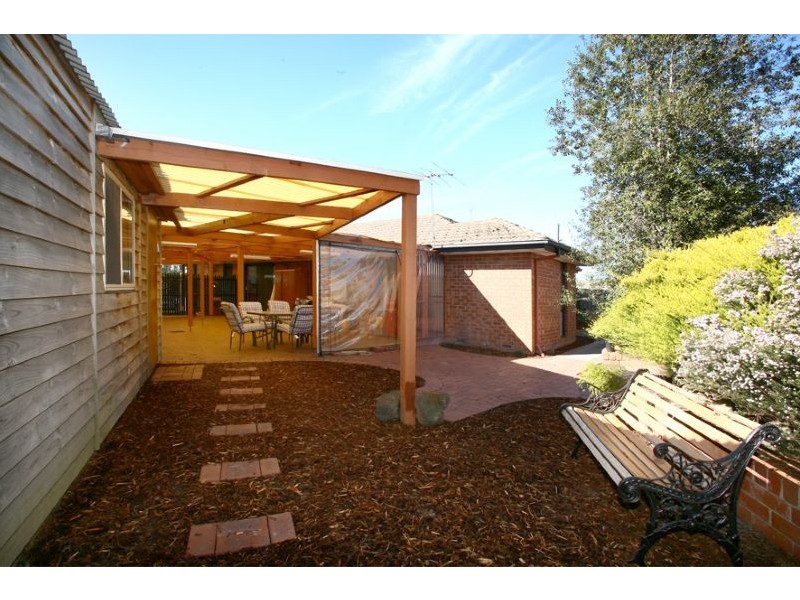 13 Isaac Edey Place, Hampton Park VIC 3976