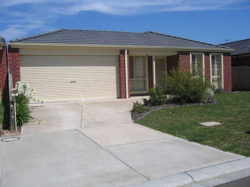 3 Glenora Way, Hampton Park VIC 3976