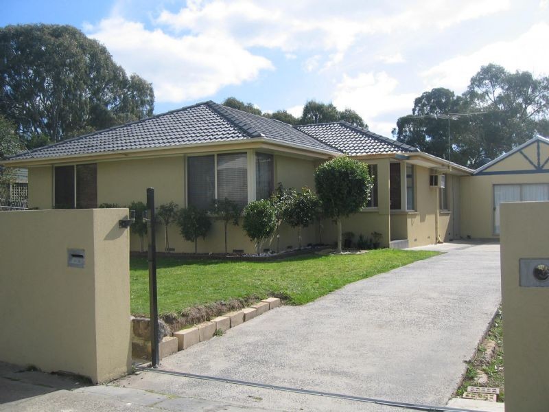 44 Greenvalley Cres, Hampton Park VIC 3976