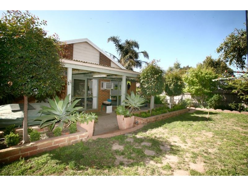 22 Edeys Run, Hampton Park VIC 3976