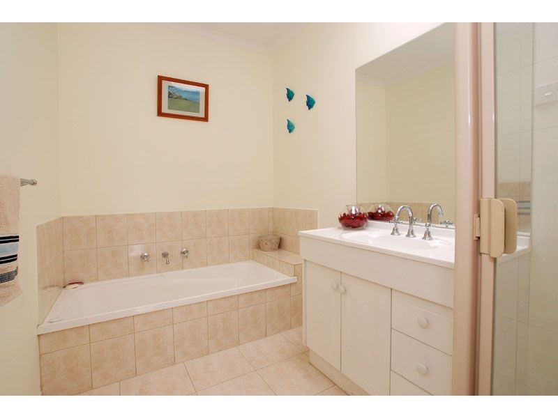 2/149 Cairns Road, Hampton Park VIC 3976