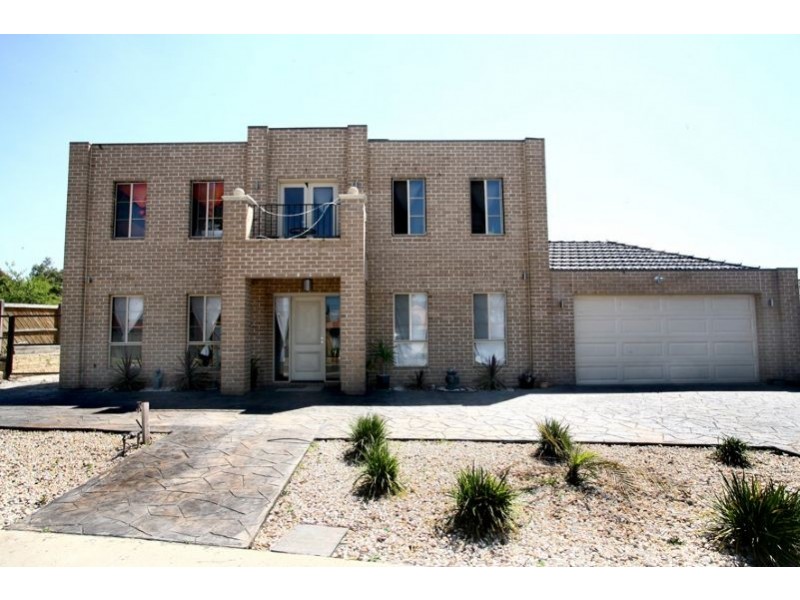 2 Caversham Terrace, Lynbrook VIC 3975