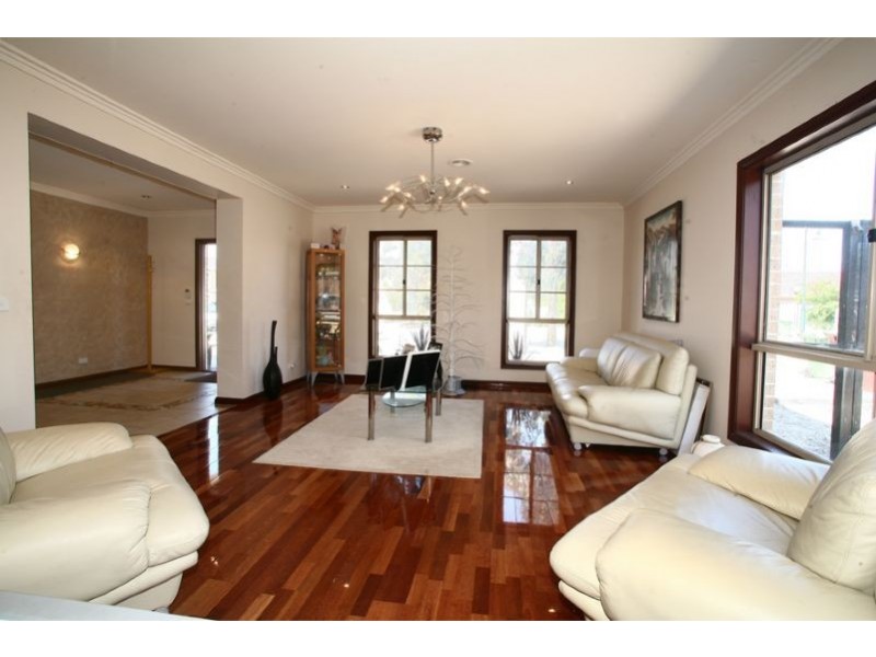 2 Caversham Terrace, Lynbrook VIC 3975