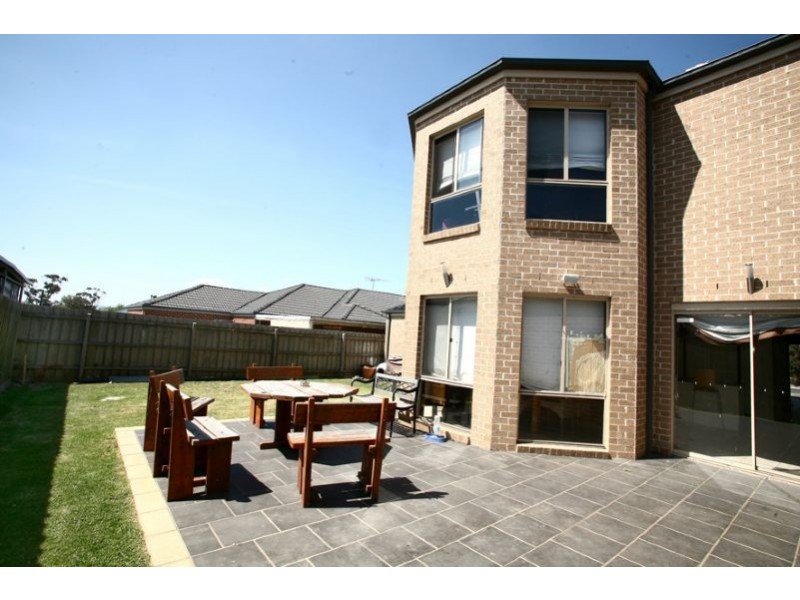 2 Caversham Terrace, Lynbrook VIC 3975