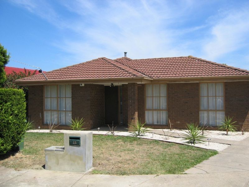 15 Emma Court, Hampton Park VIC 3976