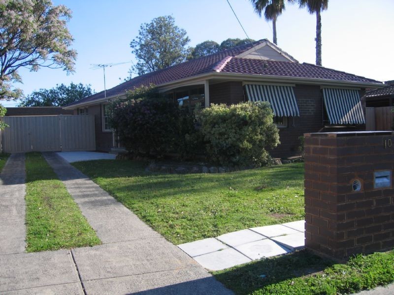 10 Garnet Court, Hampton Park VIC 3976
