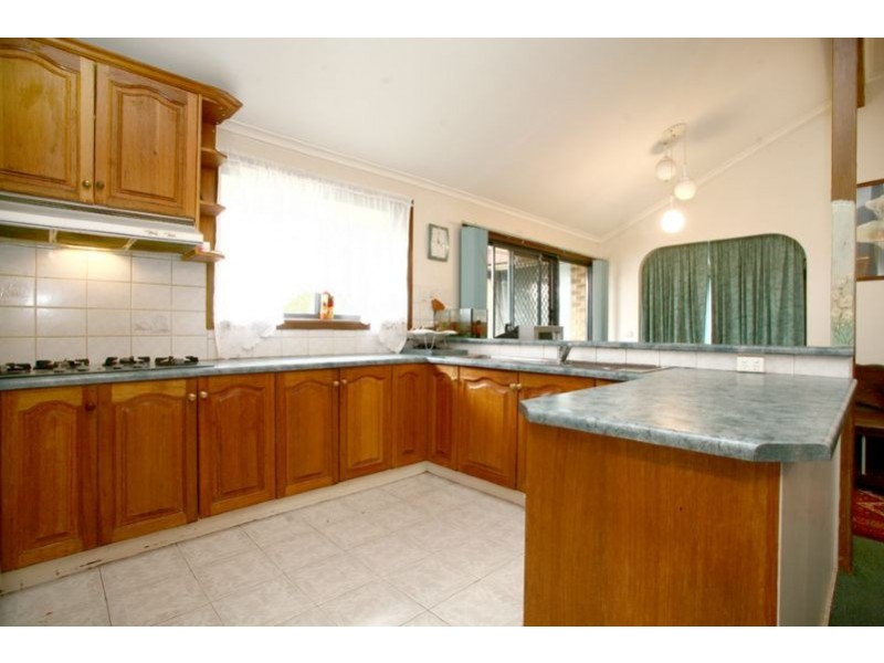5 Hinrichsen Drive, Hallam VIC 3803