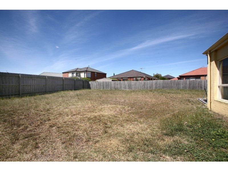 74 Paterson Drive, Lynbrook VIC 3975