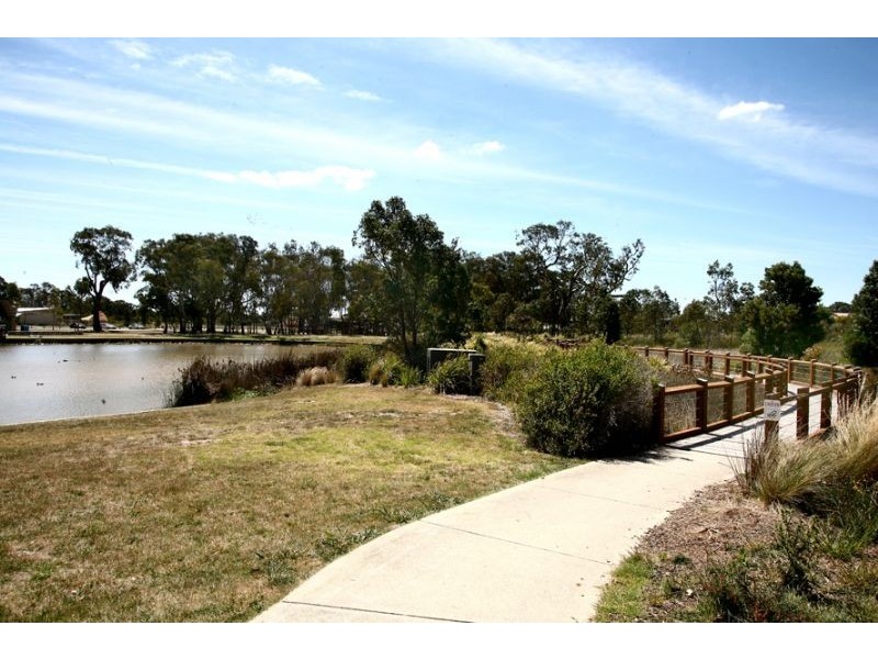 74 Paterson Drive, Lynbrook VIC 3975