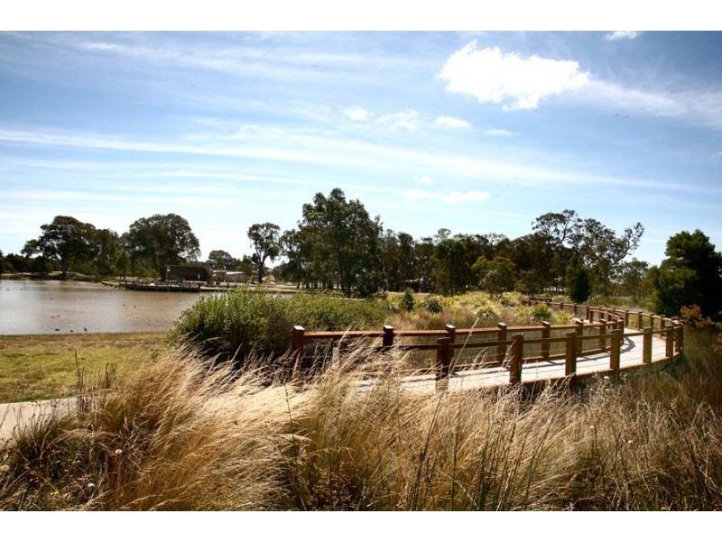 74 Paterson Drive, Lynbrook VIC 3975