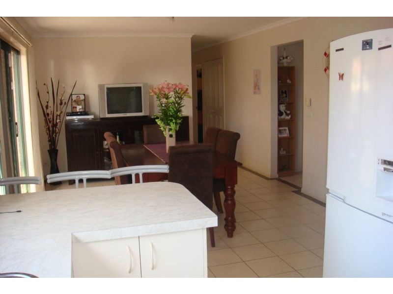 94 Strabane Way, Hampton Park VIC 3976