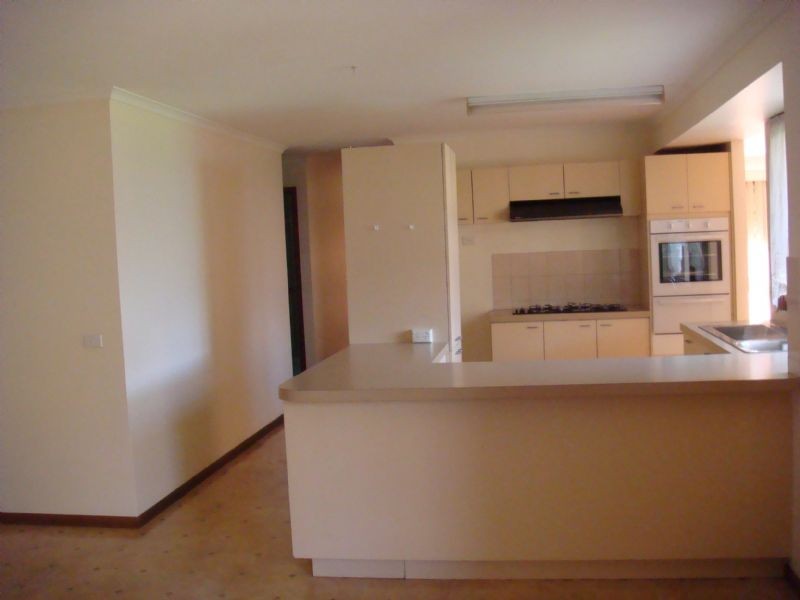 43 Leopold Crescent, Hampton Park VIC 3976