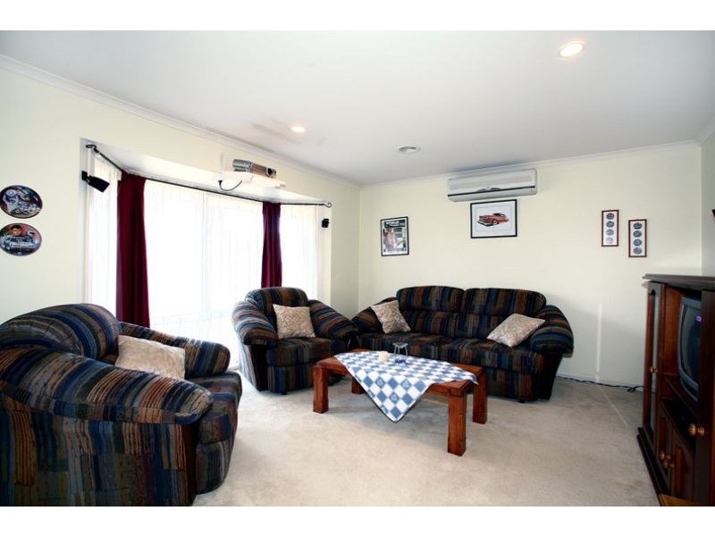 21 Dutton Close, Lynbrook VIC 3975