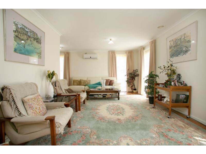 1/90 Pound Road, Hampton Park VIC 3976