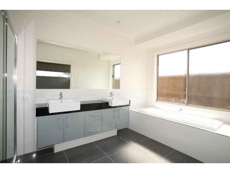 143 Aylmer Road, Lyndhurst VIC 3975