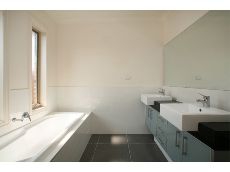 143 Aylmer Road, Lyndhurst VIC 3975