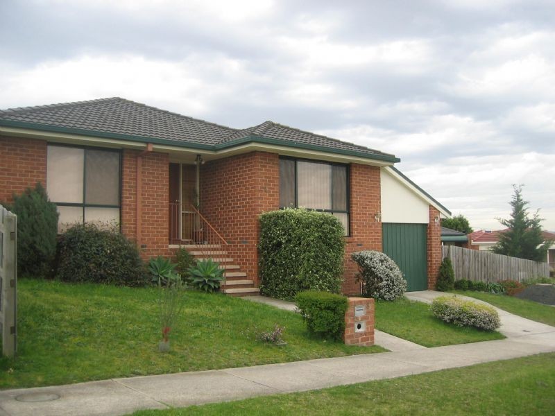 8 Highmount Drive, Hampton Park VIC 3976