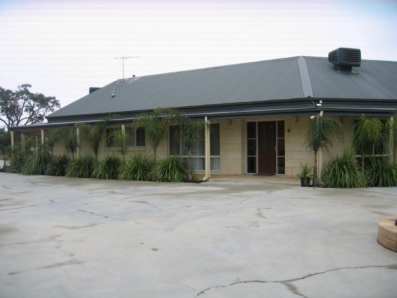 80 Centre Road, Langwarrin VIC 3910