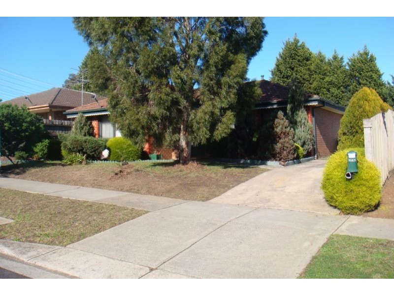 16 Geraldine Drive, Hampton Park VIC 3976