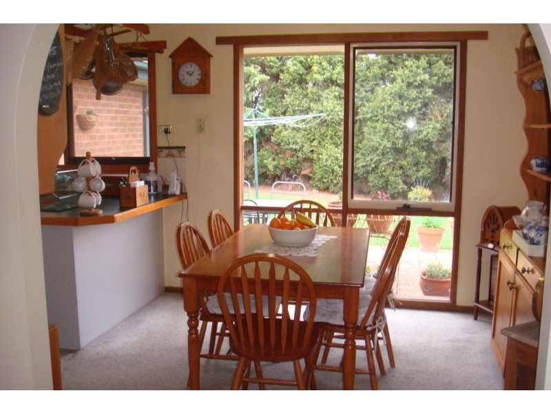 16 Geraldine Drive, Hampton Park VIC 3976