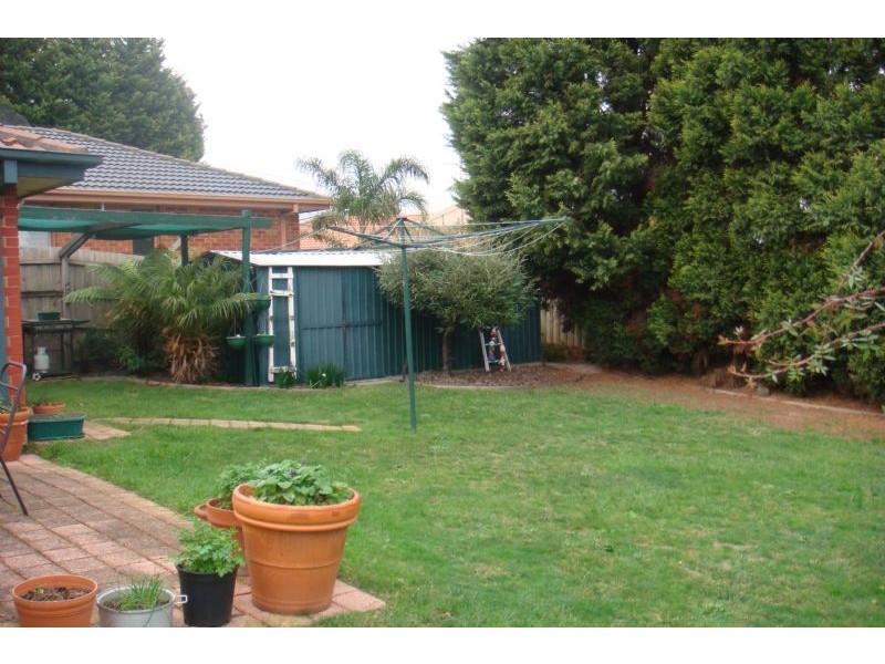 16 Geraldine Drive, Hampton Park VIC 3976