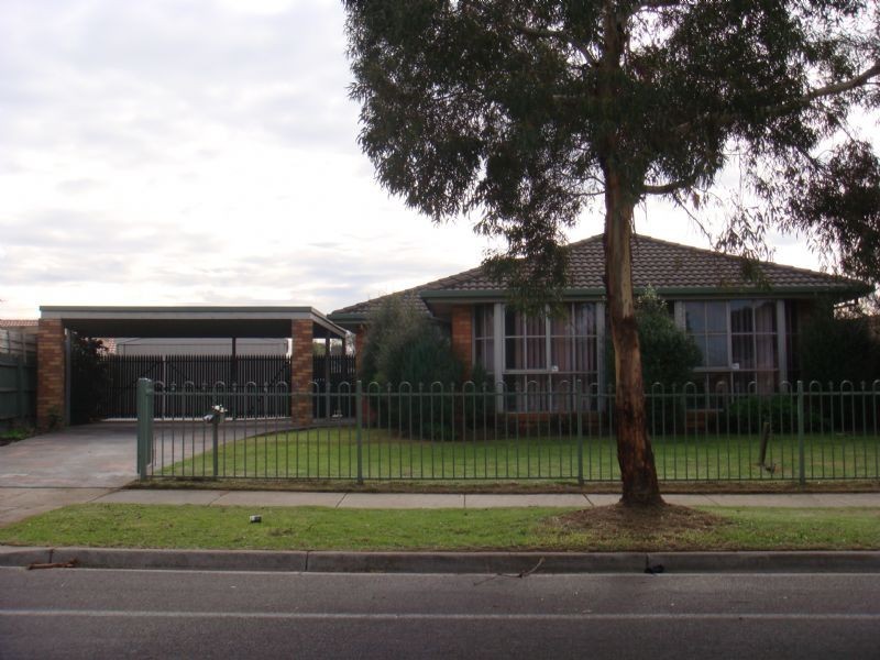 82 Oaktree Drive, Hampton Park VIC 3976