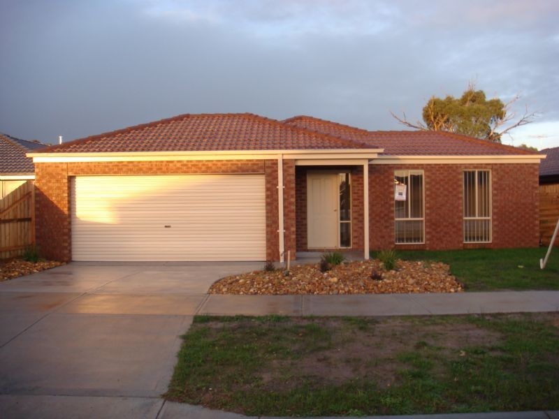 36 Parman Avenue, Pakenham VIC 3810