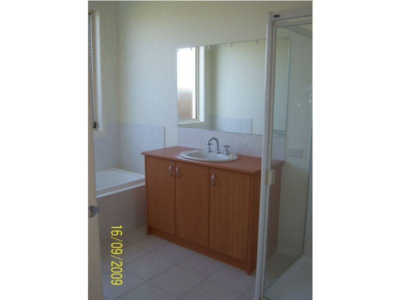 17 Baynton Crescent, Lynbrook VIC 3975