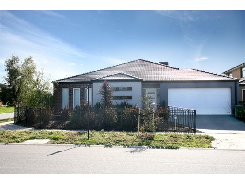 33 Saltbush Avenue, Lyndhurst VIC 3975