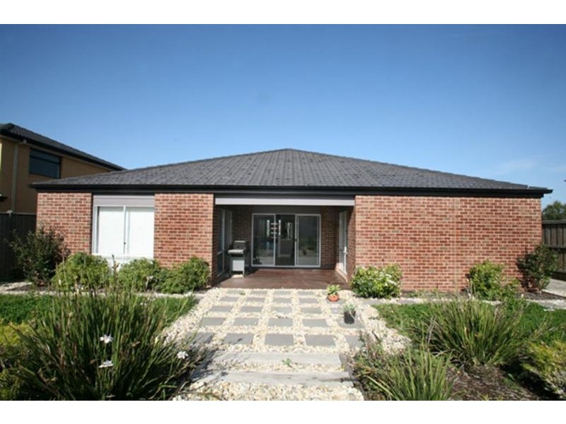 33 Saltbush Avenue, Lyndhurst VIC 3975