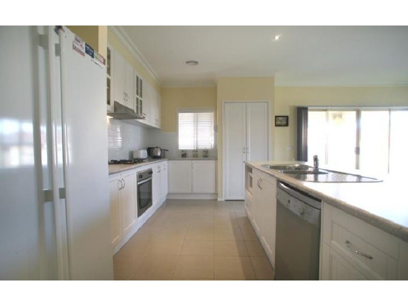 15 Hanrahan, Lynbrook VIC 3975