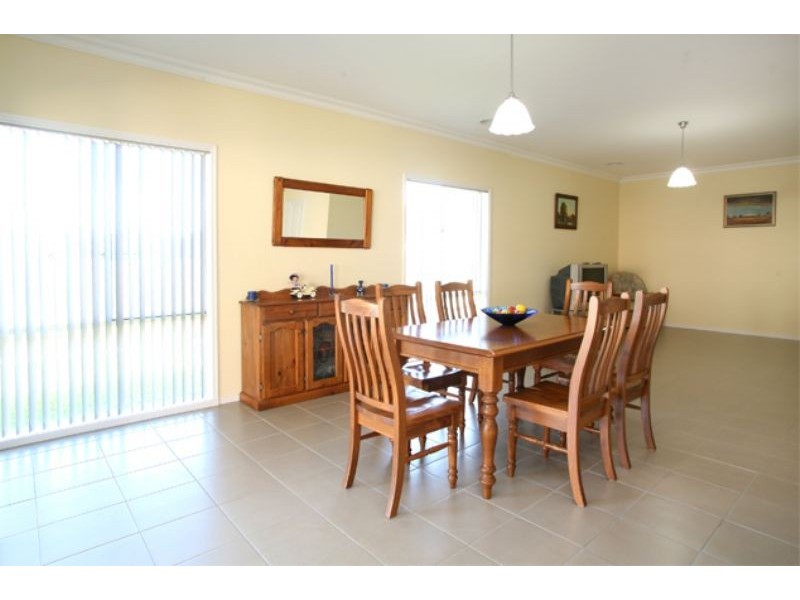 15 Hanrahan, Lynbrook VIC 3975