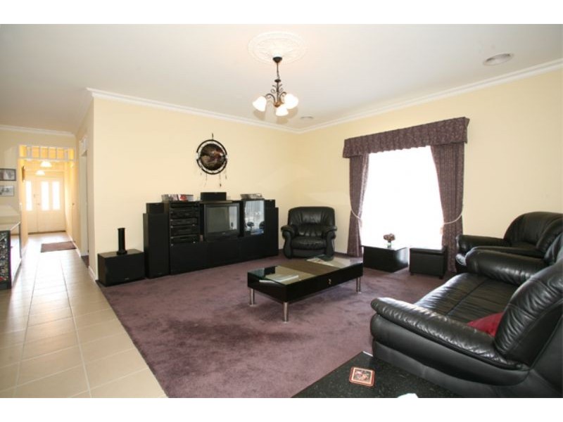 15 Hanrahan, Lynbrook VIC 3975