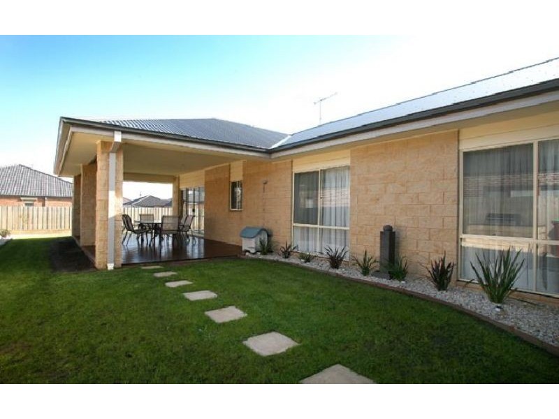 15 Hanrahan, Lynbrook VIC 3975