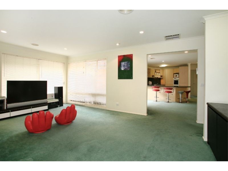 8 Buckley Way, Lynbrook VIC 3975