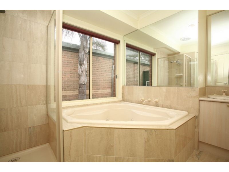 8 Buckley Way, Lynbrook VIC 3975