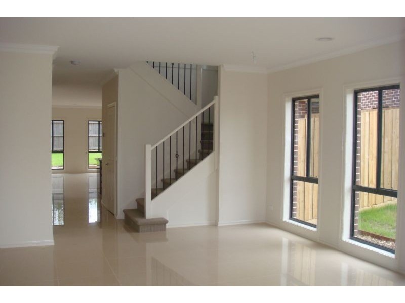 6 Lower Mews, Lynbrook VIC 3975