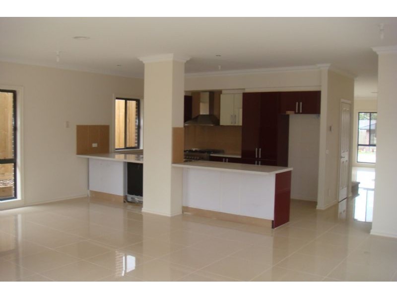 6 Lower Mews, Lynbrook VIC 3975