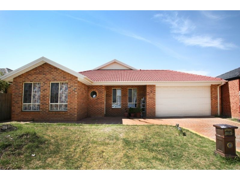 18 Astley Wynd, Lynbrook VIC 3975