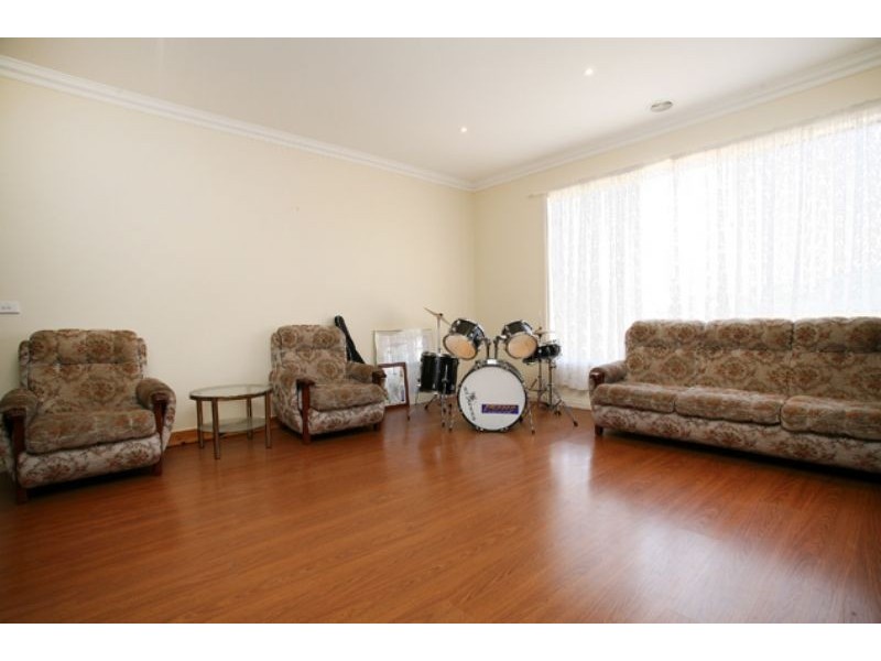 18 Astley Wynd, Lynbrook VIC 3975