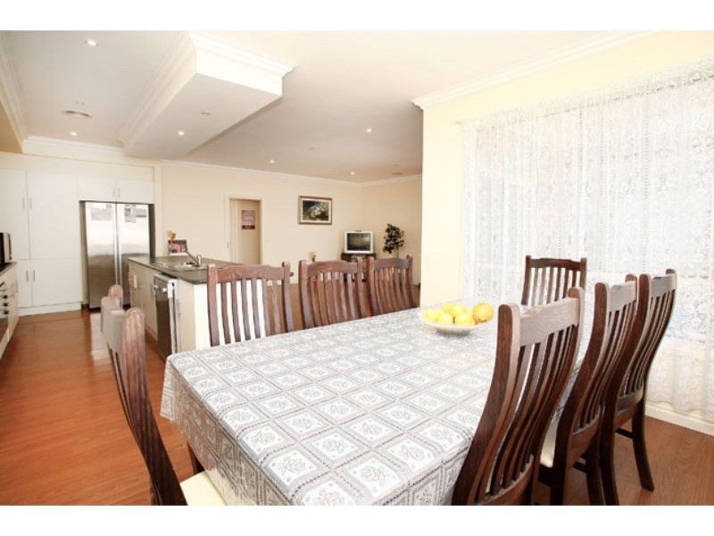 18 Astley Wynd, Lynbrook VIC 3975