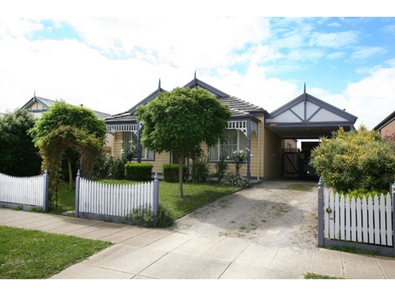 6 Cato Parkway, Lynbrook VIC 3975