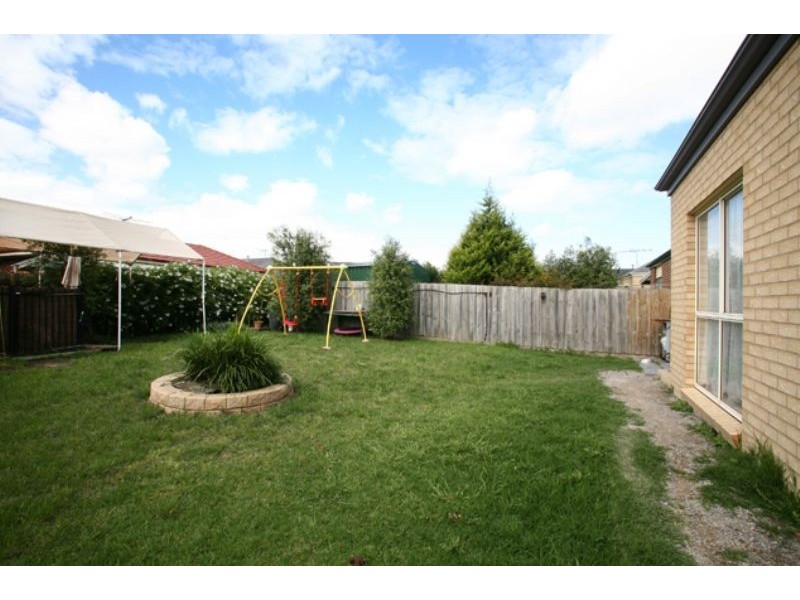 6 Cato Parkway, Lynbrook VIC 3975