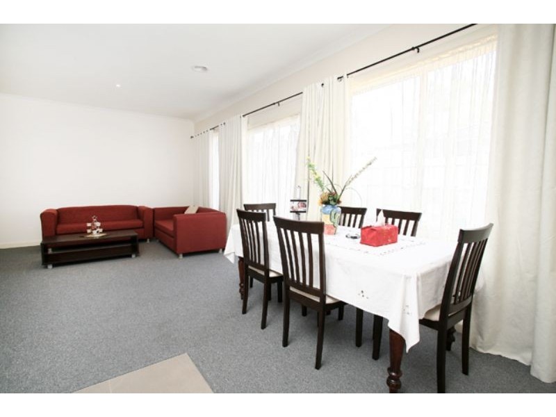 2/112 Cairns Road, Hampton Park VIC 3976