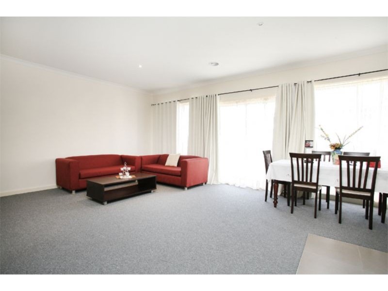 2/112 Cairns Road, Hampton Park VIC 3976