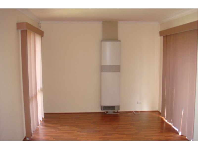 64 Willow Drive, Hampton Park VIC 3976