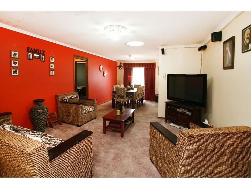 22 Simon Court, Hampton Park VIC 3976