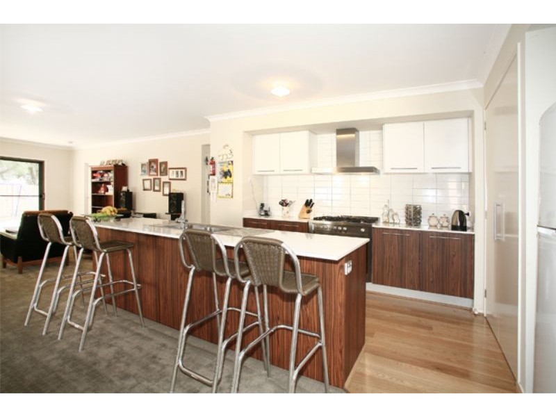 6 Cathedral Court, Lynbrook VIC 3975