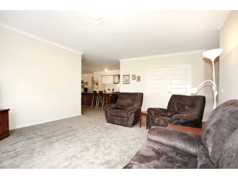 6 Cathedral Court, Lynbrook VIC 3975