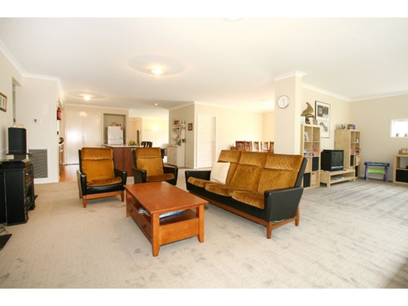 6 Cathedral Court, Lynbrook VIC 3975